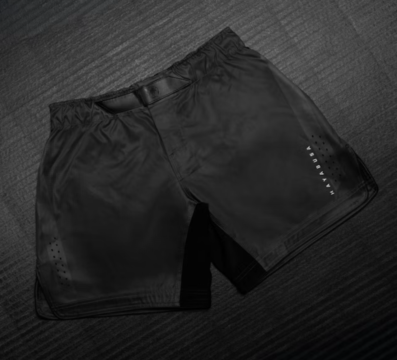 Hayabusa Men’s Core Mid-Thigh Fight Shorts- מכנסי לחימה היאבוסה