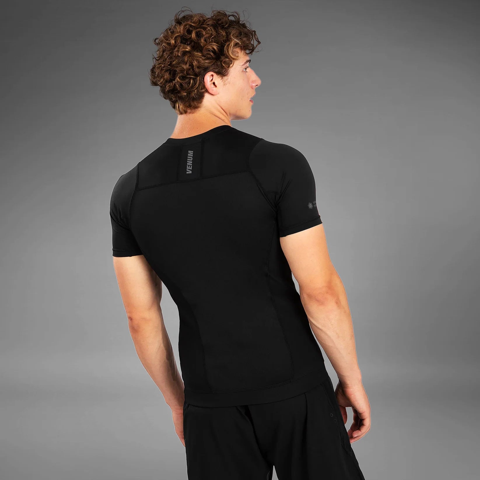 Venum G-Fit Air Rashguard Shortsleeve - ראשגארד G-FIT של ונום