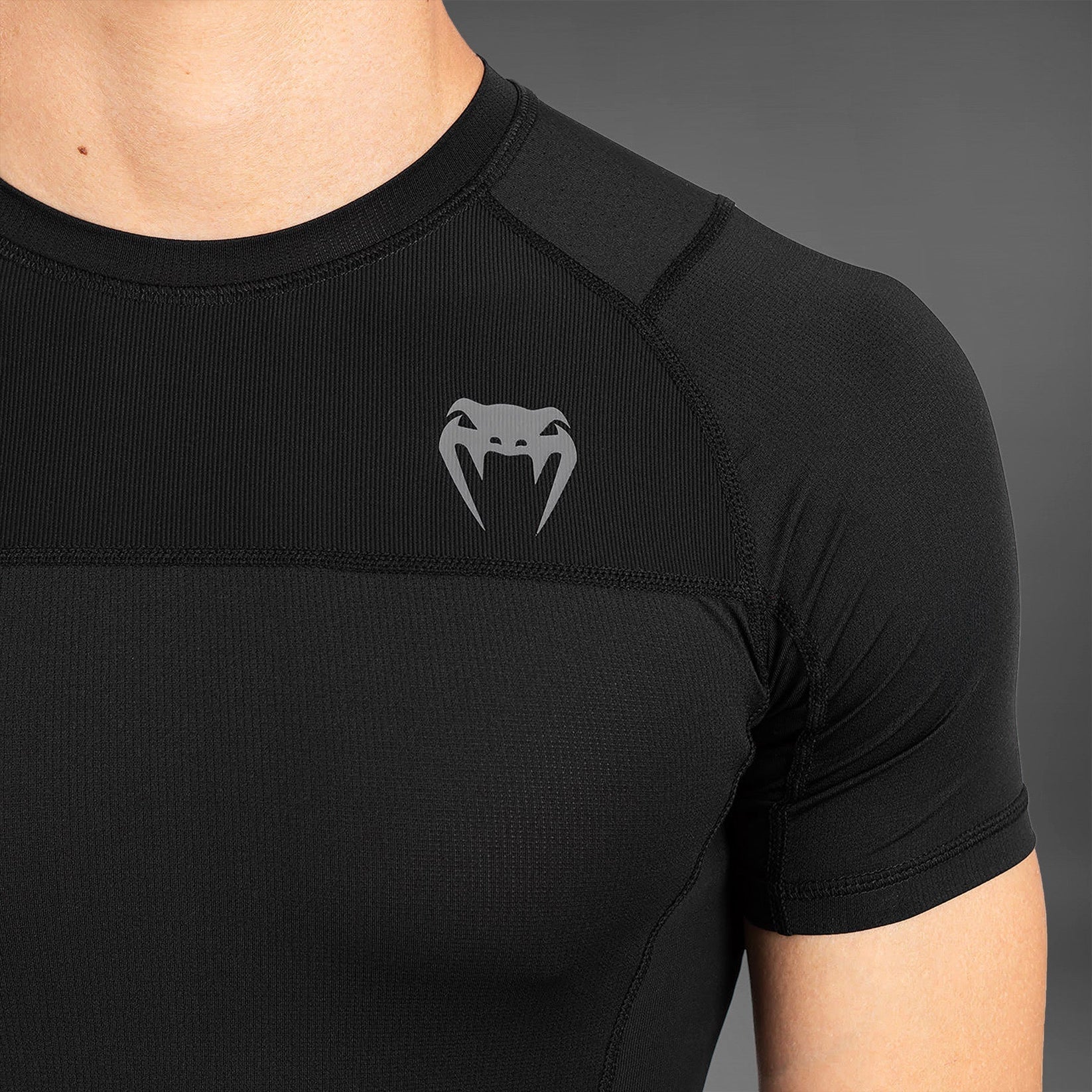 Venum G-Fit Air Rashguard Shortsleeve - ראשגארד G-FIT של ונום